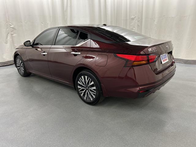 Photo of 2024 Garnet Pearl Metallic Nissan Altima