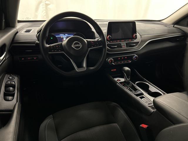 Photo of 2024 Garnet Pearl Metallic Nissan Altima
