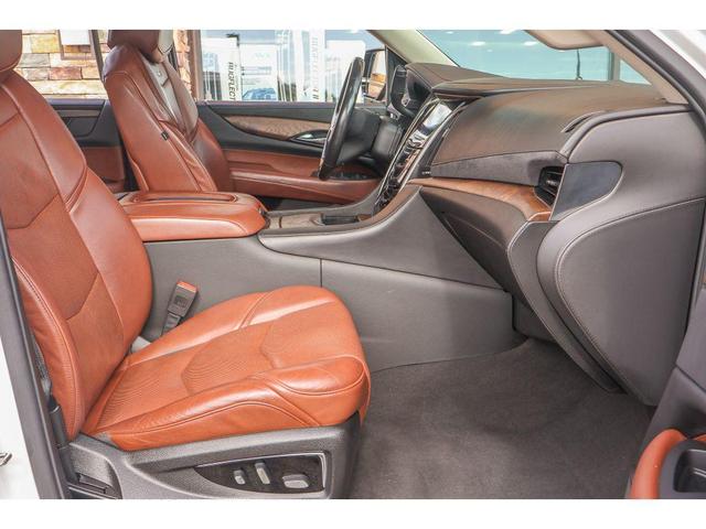 Photo of 2019 Crystal White Tricoat Cadillac Escalade
