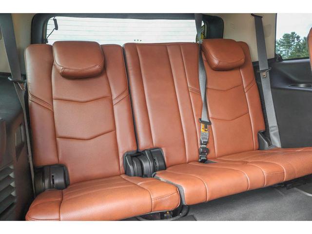 Photo of 2019 Crystal White Tricoat Cadillac Escalade