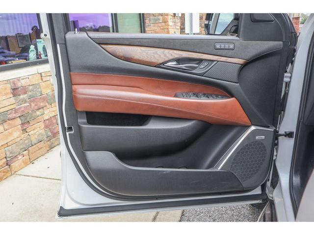Photo of 2019 Crystal White Tricoat Cadillac Escalade
