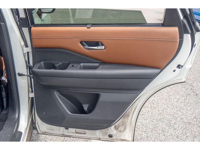 Photo of 2022 Pearl White Tricoat Nissan Pathfinder