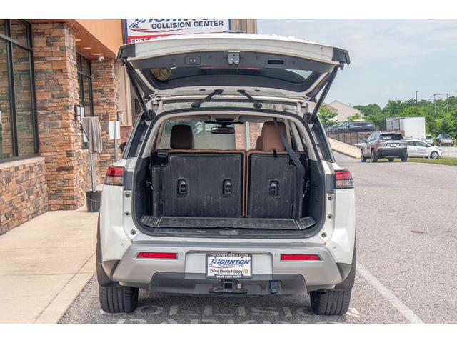 Photo of 2022 Pearl White Tricoat Nissan Pathfinder