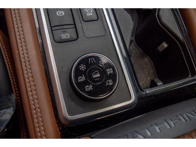 Photo of 2022 Pearl White Tricoat Nissan Pathfinder