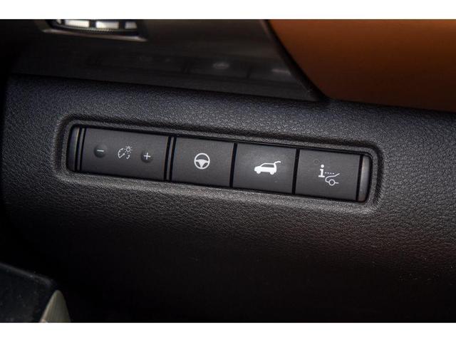 Photo of 2022 Pearl White Tricoat Nissan Pathfinder