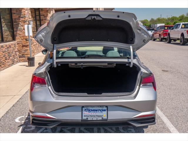 Photo of 2022 Shimmering Silver Pearl Hyundai ELANTRA