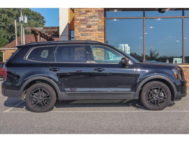 Photo of 2024 Ebony Black Kia Telluride
