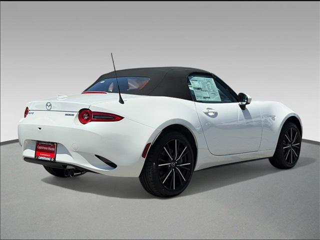 Photo of 2025 Snowflake White Pearl Mica Mazda MX-5 Miata