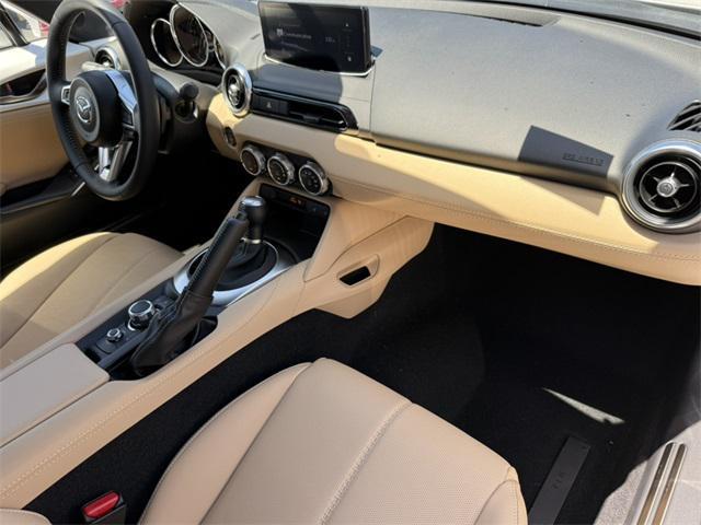Photo of 2025 Snowflake White Pearl Mica Mazda MX-5 Miata
