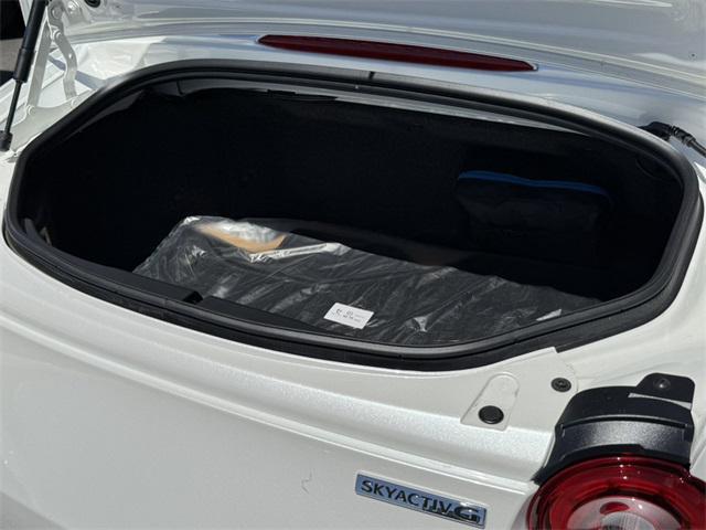 Photo of 2025 Snowflake White Pearl Mica Mazda MX-5 Miata