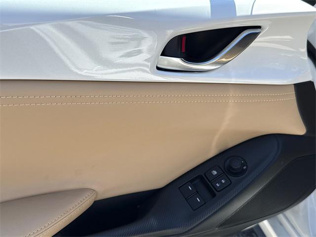 Photo of 2025 Snowflake White Pearl Mica Mazda MX-5 Miata