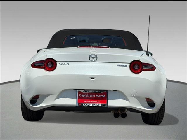 Photo of 2025 Snowflake White Pearl Mica Mazda MX-5 Miata