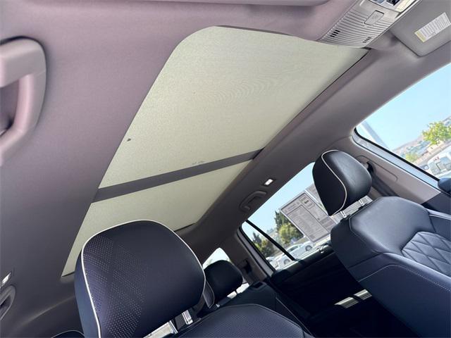 Photo of 2025 Opal White Pearl Volkswagen Atlas