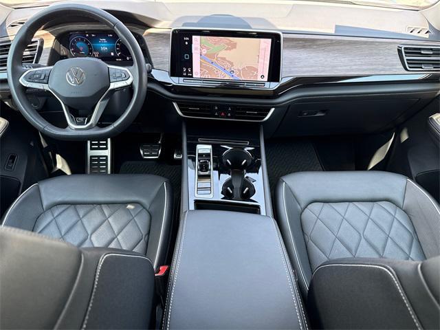 Photo of 2025 Opal White Pearl Volkswagen Atlas