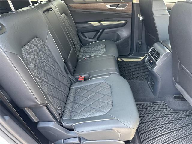 Photo of 2025 Opal White Pearl Volkswagen Atlas
