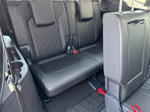 Photo of 2025 Opal White Pearl Volkswagen Atlas