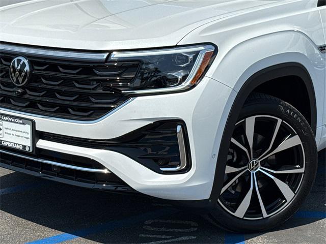Photo of 2025 Opal White Pearl Volkswagen Atlas