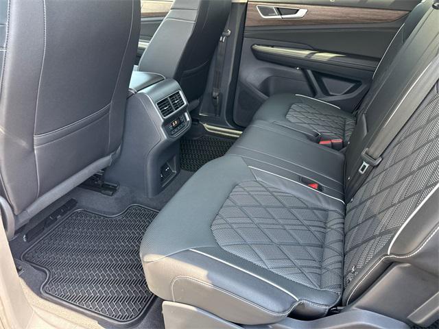 Photo of 2025 Opal White Pearl Volkswagen Atlas