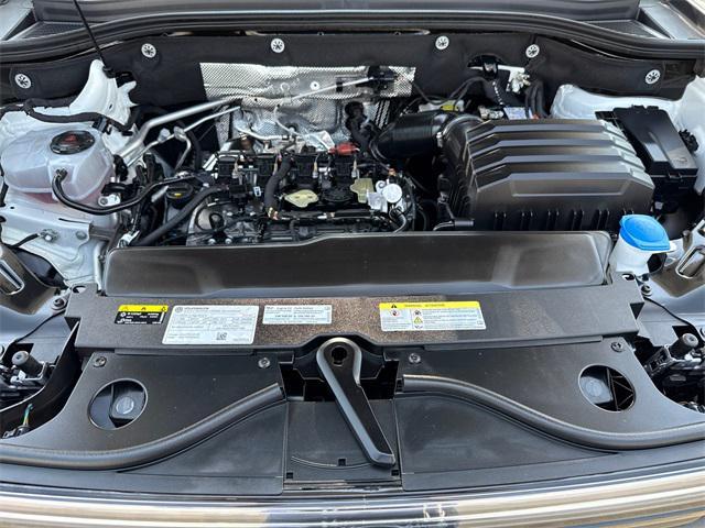 Photo of 2025 Opal White Pearl Volkswagen Atlas