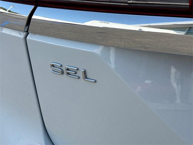 Photo of 2025 Opal White Pearl Volkswagen Atlas