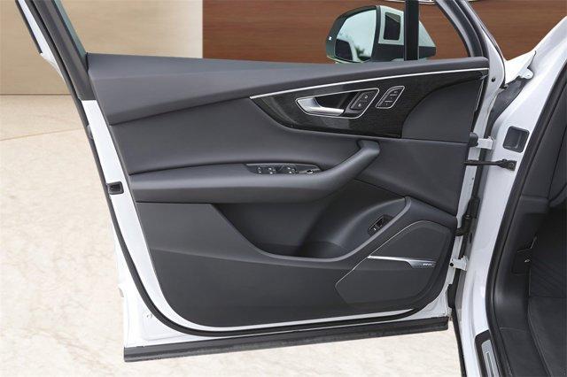 Photo of 2020 White Audi Q7
