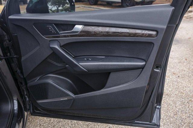 Photo of 2018 Gray Metallic Audi Q5