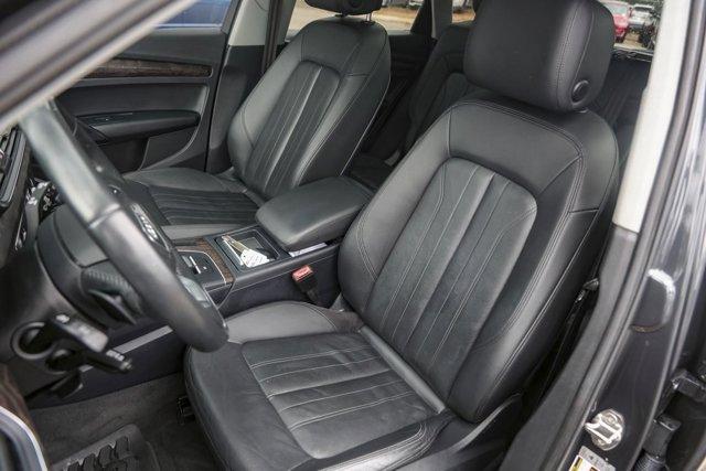 Photo of 2018 Gray Metallic Audi Q5