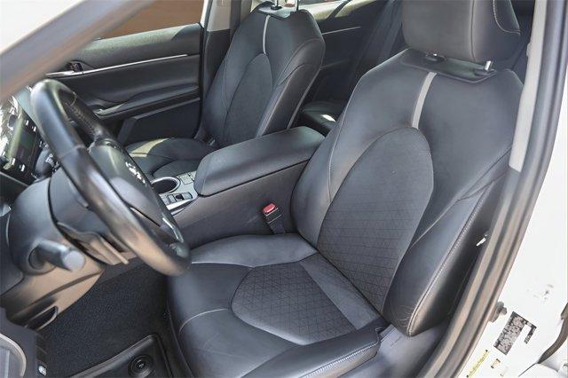 Photo of 2019 White Toyota Camry