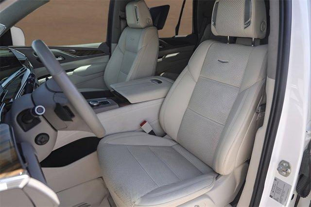 Photo of 2021 Crystal White Tricoat Cadillac Escalade
