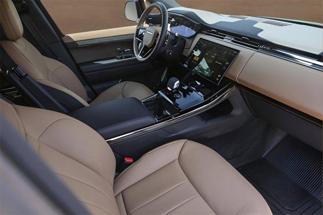 Photo of 2024 White Land Rover Range Rover Sport