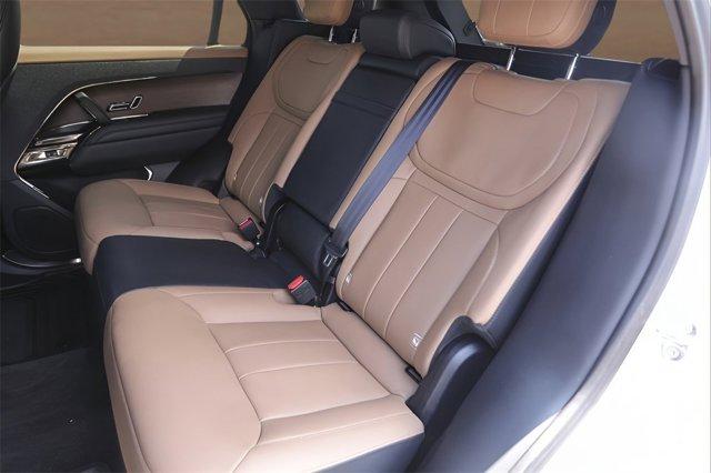 Photo of 2024 White Land Rover Range Rover Sport