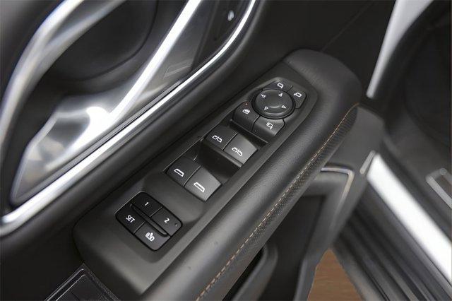 Photo of 2022 Summit White GMC Yukon XL