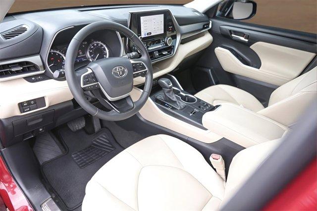 Photo of 2023 Red Toyota Highlander