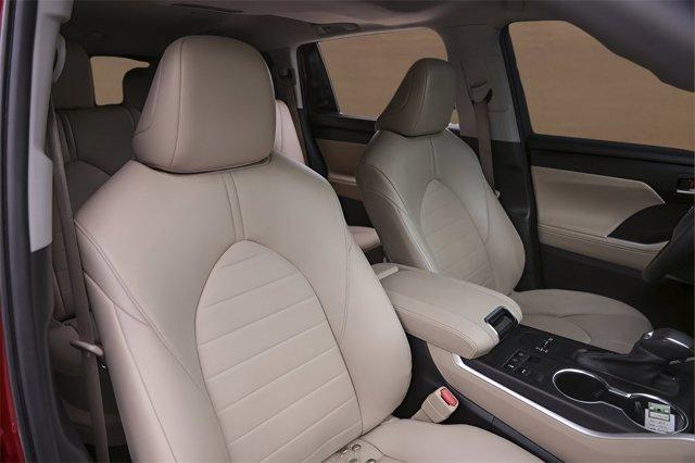 Photo of 2023 Red Toyota Highlander