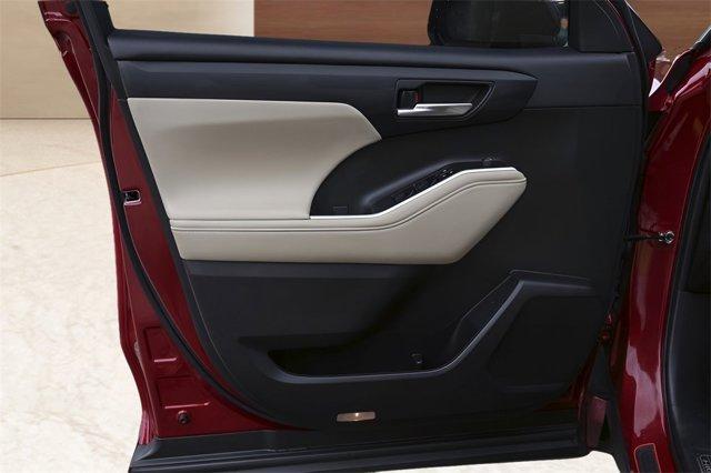Photo of 2023 Red Toyota Highlander