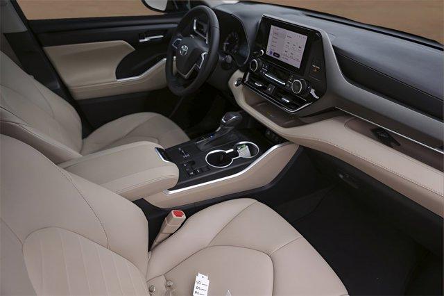 Photo of 2023 Red Toyota Highlander