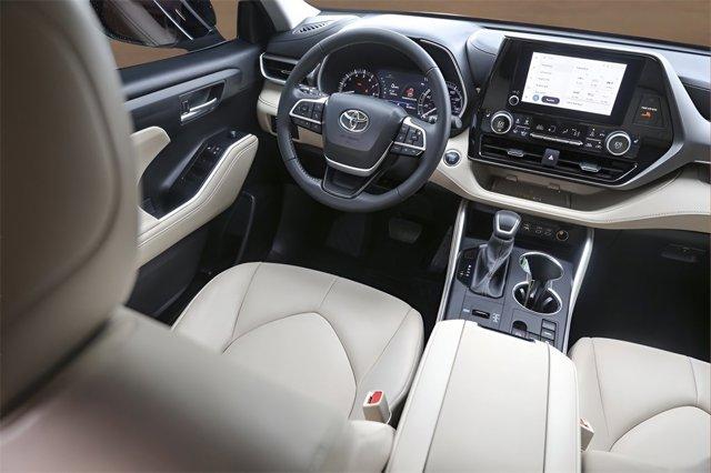 Photo of 2023 Red Toyota Highlander
