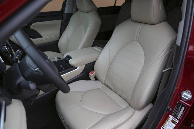 Photo of 2023 Red Toyota Highlander