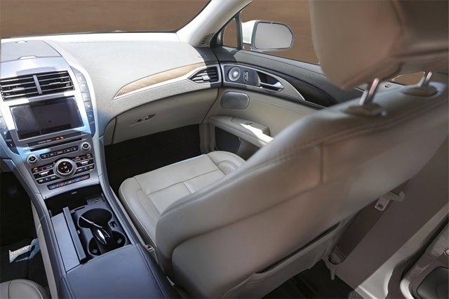 Photo of 2020 White Platinum Lincoln MKZ