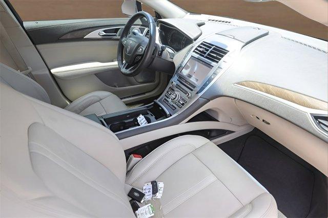 Photo of 2020 White Platinum Lincoln MKZ