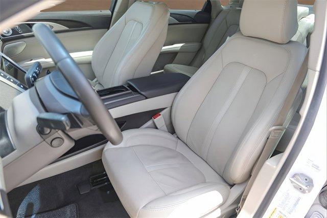 Photo of 2020 White Platinum Lincoln MKZ