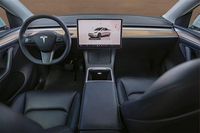 Photo of 2023 White Tesla Model Y