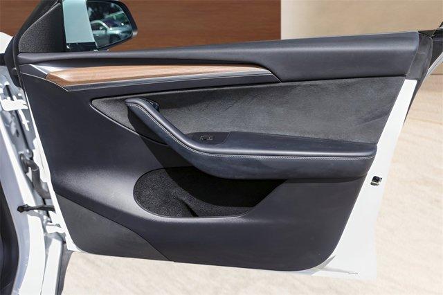 Photo of 2023 White Tesla Model Y