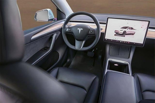Photo of 2023 White Tesla Model Y