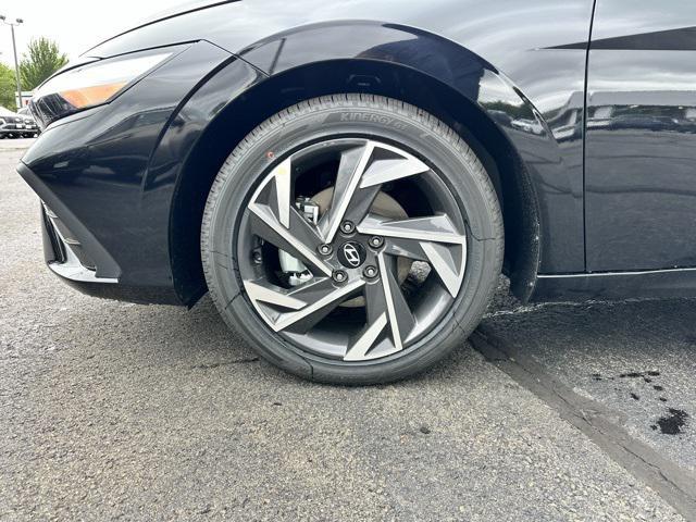 Photo of 2025 Abyss Black Hyundai ELANTRA HEV