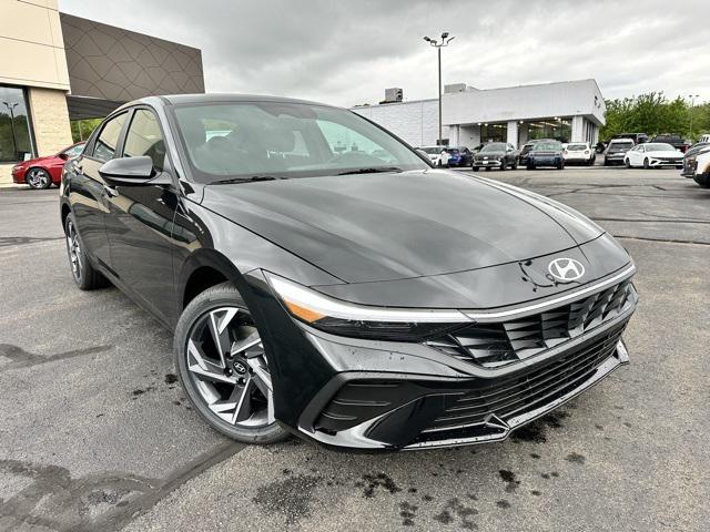 Photo of 2025 Abyss Black Hyundai ELANTRA HEV