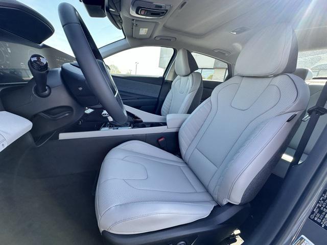 Photo of 2025 Ecotronic Gray Hyundai ELANTRA