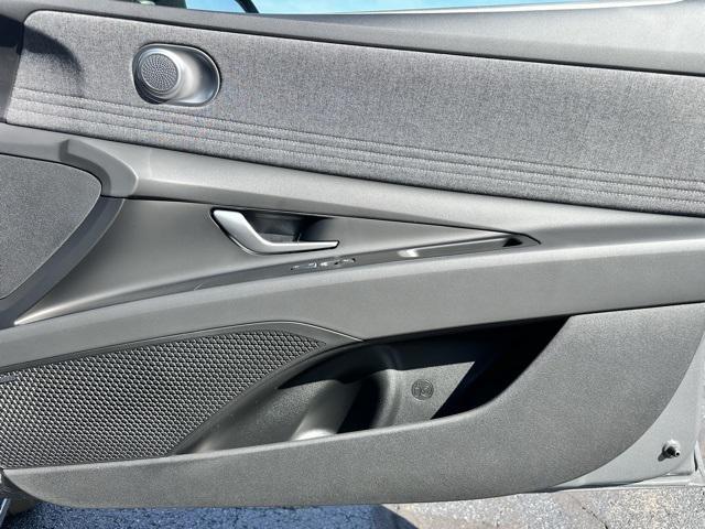 Photo of 2025 Ecotronic Gray Hyundai ELANTRA