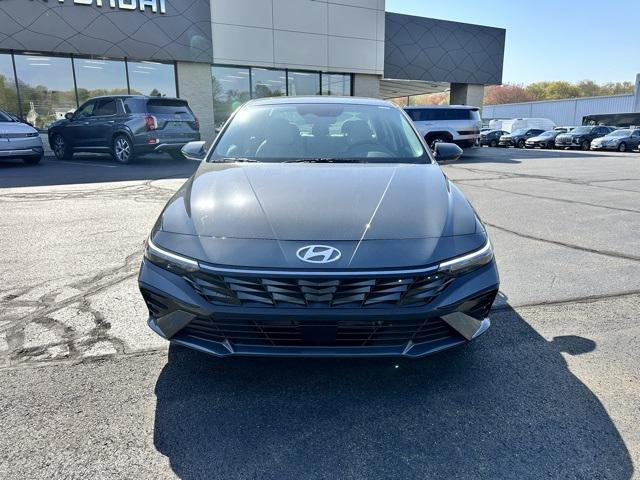 Photo of 2025 Ecotronic Gray Hyundai ELANTRA