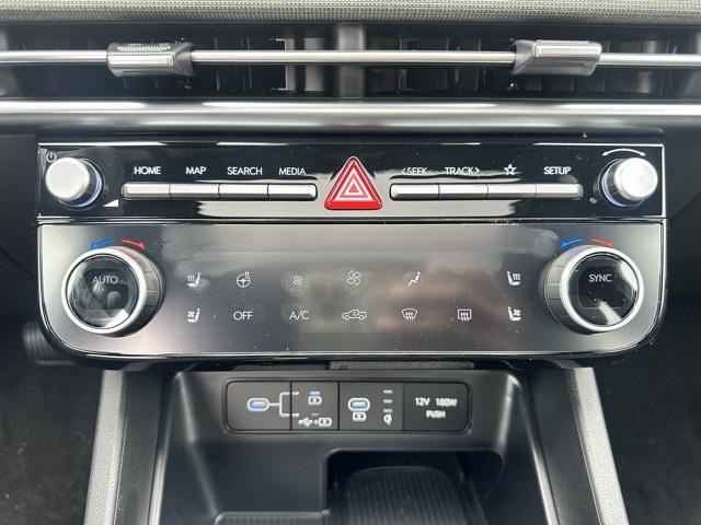 Photo of 2025 Phantom Black Hyundai SANTA CRUZ